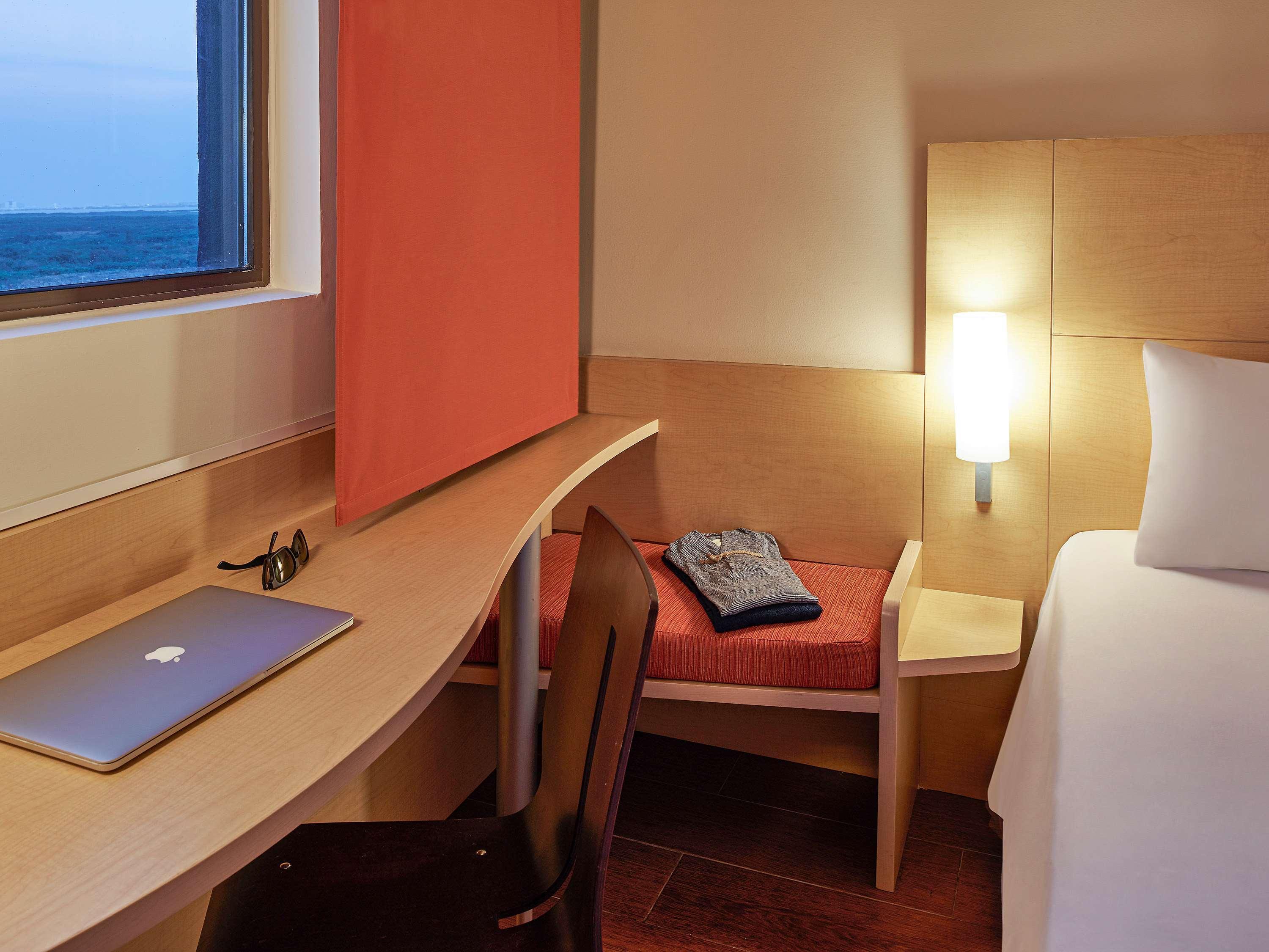 Ibis Cancun Centro Bagian luar foto