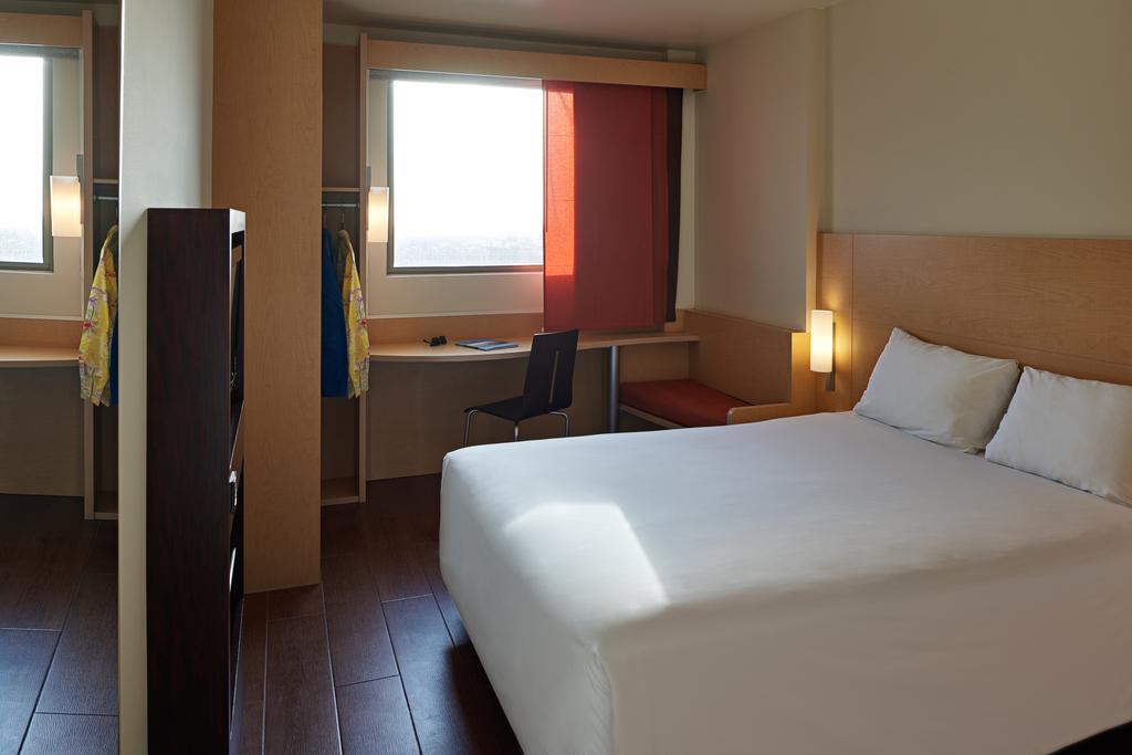 Ibis Cancun Centro Bagian luar foto