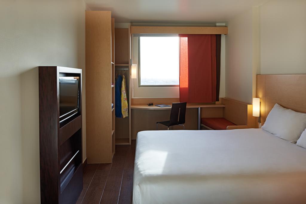 Ibis Cancun Centro Bagian luar foto