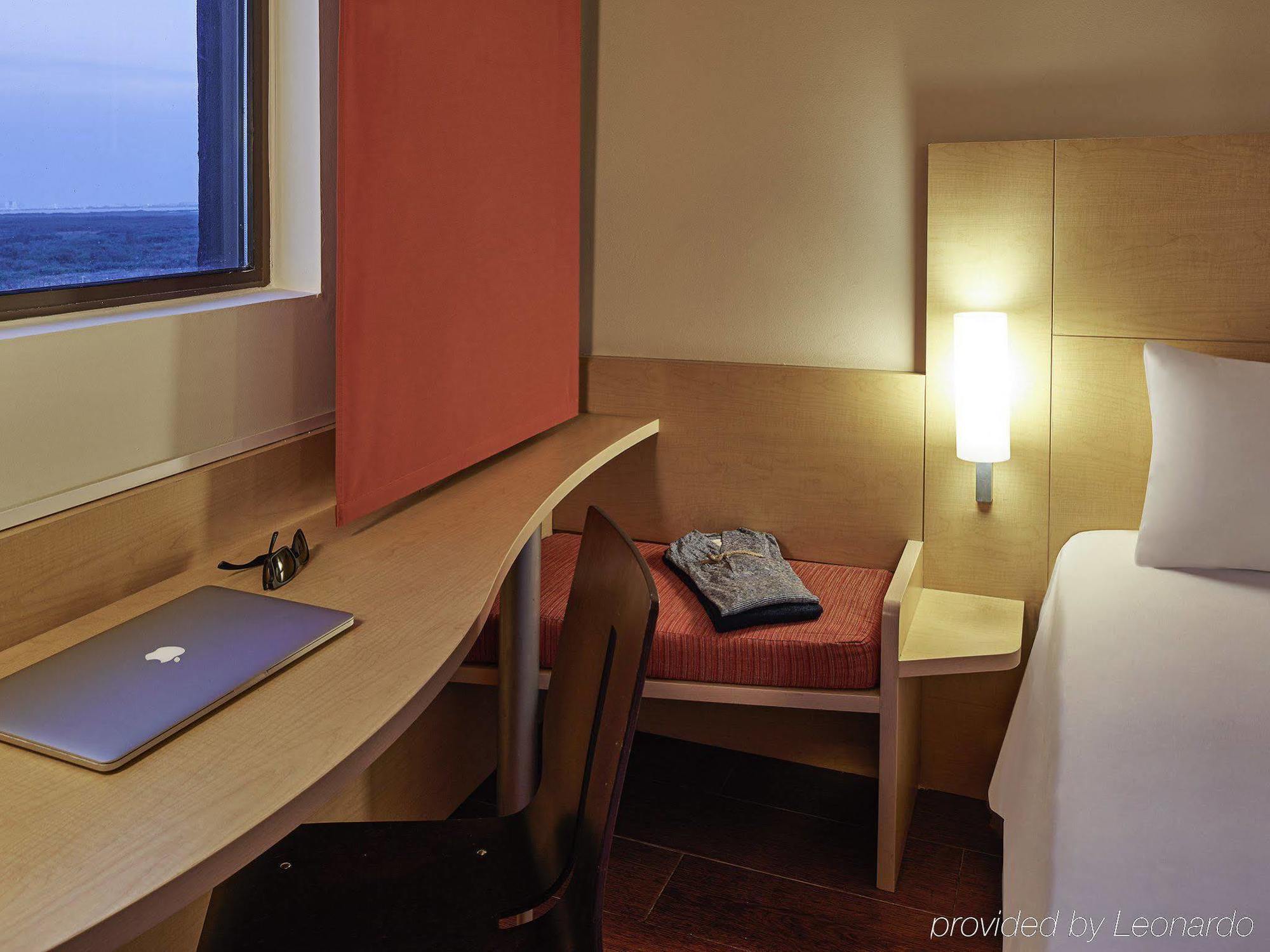 Ibis Cancun Centro Bagian luar foto