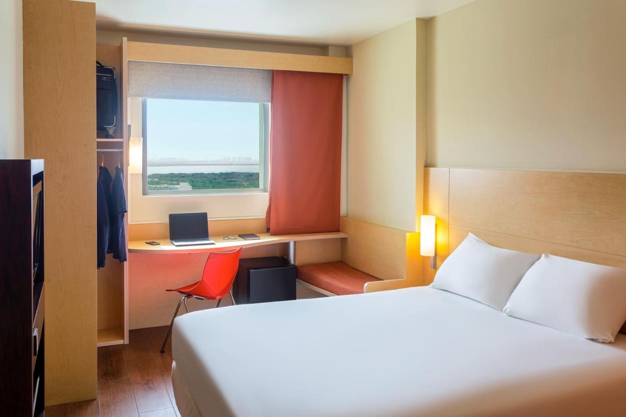 Ibis Cancun Centro Bagian luar foto